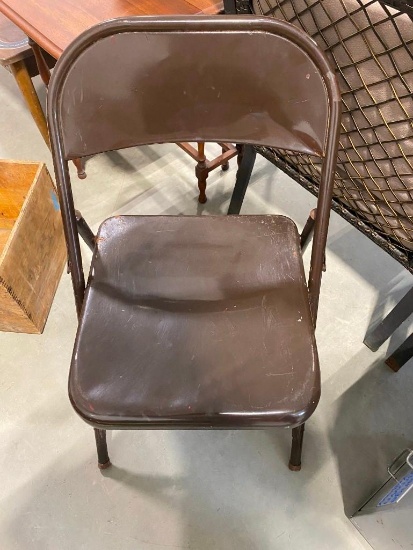 FOLDING CHAIR