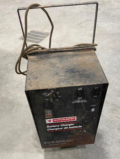 MOTOMASTER BATTERY CHARGER