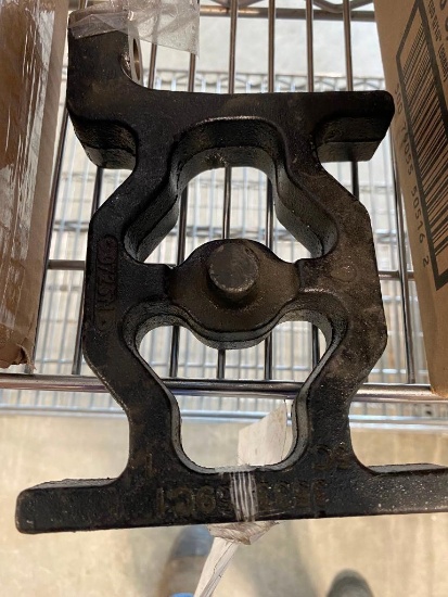 BRACKET OF SOME SORT