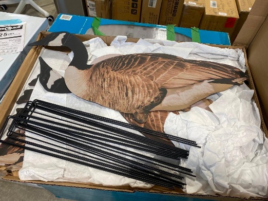 10 GOOSE DECOYS WITH METAL STANDS