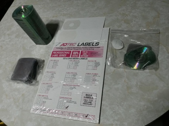 108 MINI CD-R DISCS WITH 108 PLASTIC SLEEVES AND 220 LABELS