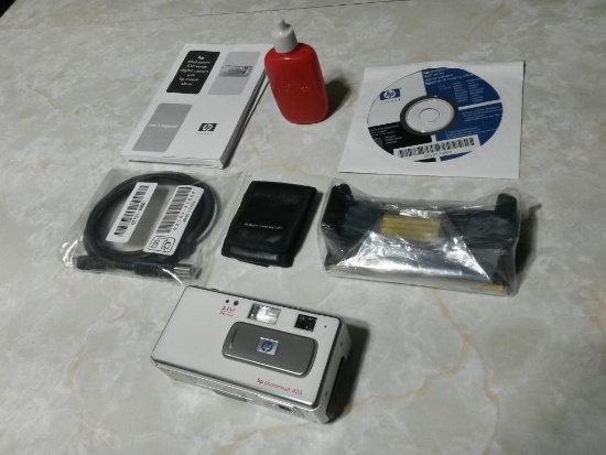 HP PHOTOSMART 433 DIGITAL CAMERA PLUS ACCESSORIES, 3.1 MP