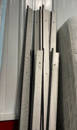 APPROX. 12 PCS OF FLOOR DIVIDER PLATES, 6 FT LONG