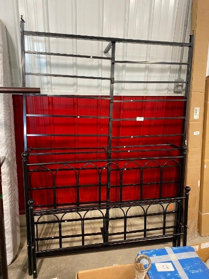 COMPLETE FULL SIZED BED