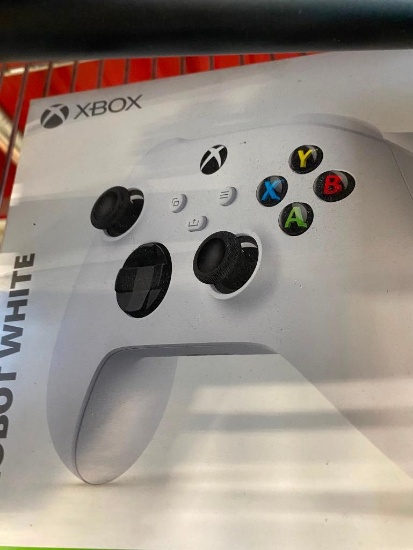 WHITE XBOX CONTROLLER --- NEW