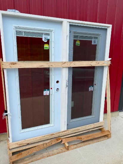79.5 x 71 INCH PATIO DOOR WITH BUILT-IN BLINDS --- CRANK FOR BLIND IS MISSING
