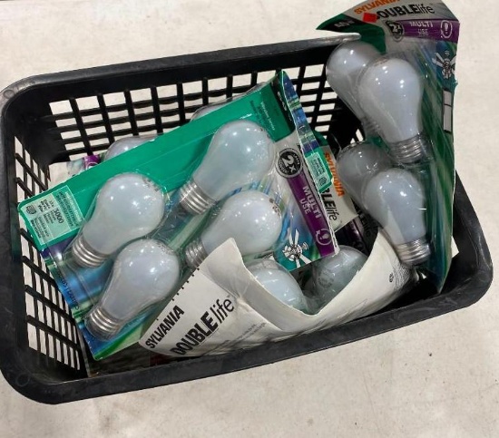BOX OF LIGHT BULBS