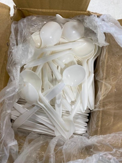 BOX OF PLASTIC SPOONS