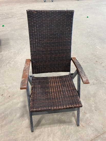 RECLINING LAWN CHAIR