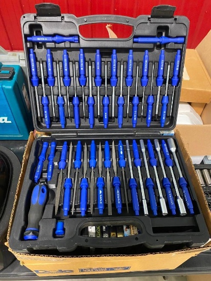SET OF FINE SCREWDRIVERS