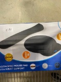 ERGONOMIC MOUSE PAD