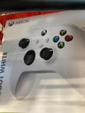WHITE XBOX CONTROLLER --- NEW