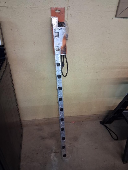 12 OUTLET NOMA POWERBAR - LOOKS NEW