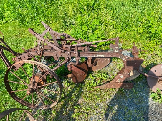 2 FURROW MOLDBOARD PLOW