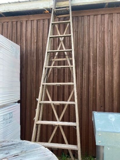 12 FT WOODEN STEP LADDER