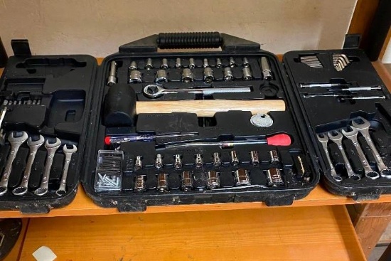SOCKET WRENCH SET --- USED, MISSING PIECES