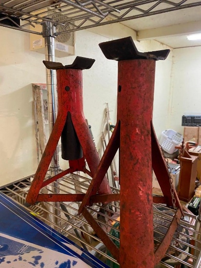 2 TRIANGLE CAR STANDS
