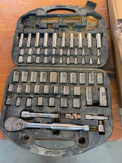 SOCKET SET WITH HEX TOOLS AND SCREWDRIVER BITS