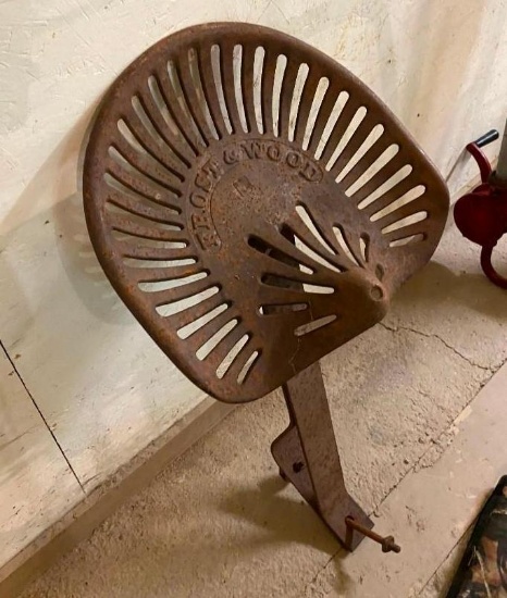 TRACTOR SEAT