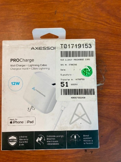 WALL CHARGER AND LIGHTNING CABLE, FOLDABLE PRONGS