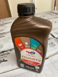 12 BOTTLES (12 L) OF ENGINE OIL, 5W-20