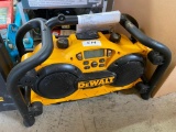 DEWALT HEAVY DUTY WORK SITE RADIO / CHARGER
