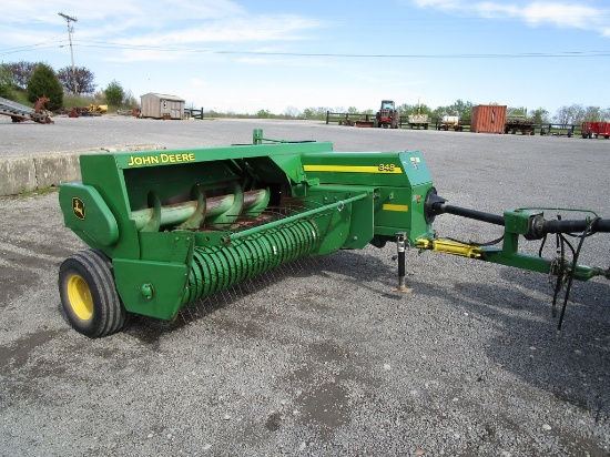 JOHN DEER 348 SQ BALER