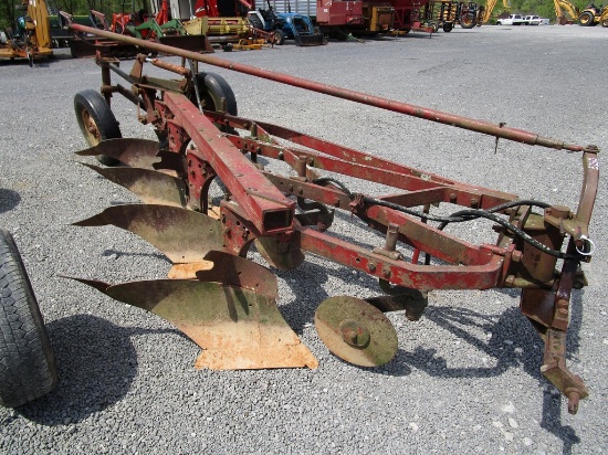 IH 4x Semi Mt Plow