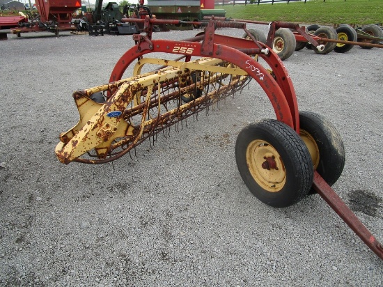 NEW HOLLAND 256 DOLLY RAKE