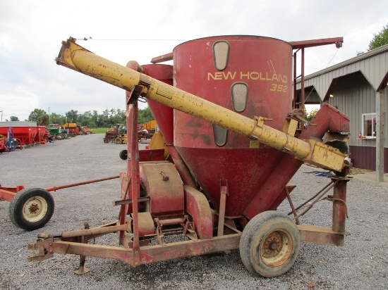 New Holland 352 Grinder Mixer