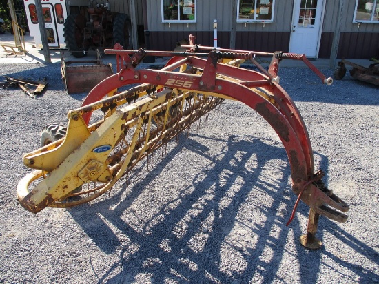 New Holland 256 Rake