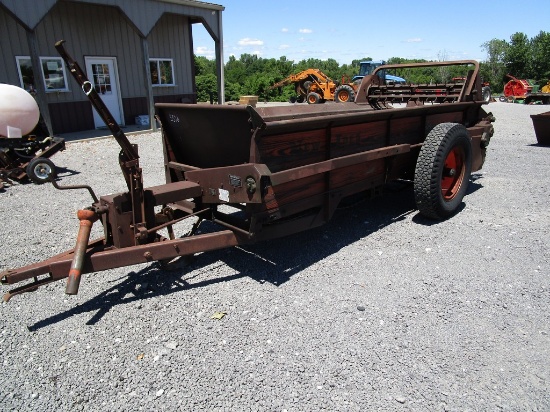 New Idea 202 Spreader