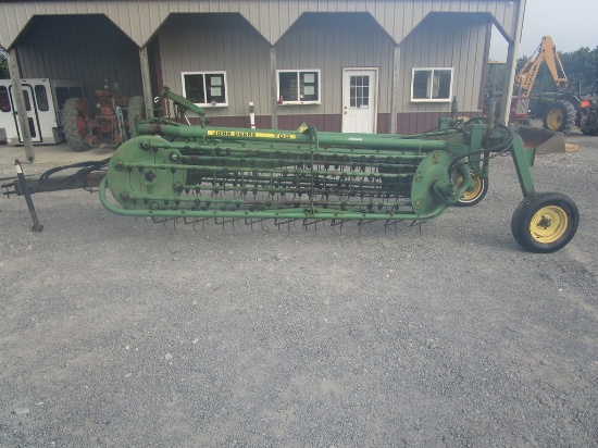 John Deere 700 Twin V-Rake