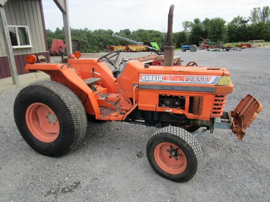 Kubota L2850 Tractor