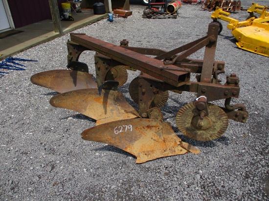 IH 3x Plow