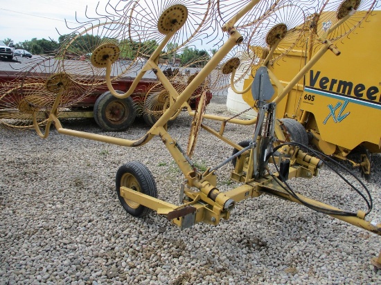 Vermeer WR220 10 Wheel Rake