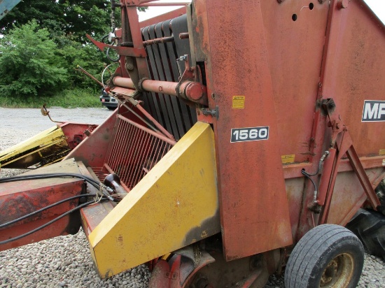 MF 1560 Round Baler