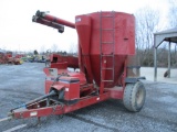 Case IH 1350 Grinder Mixer