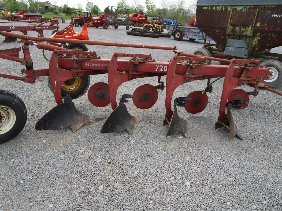 IH 720 Plow 4x