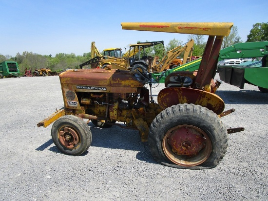 IH 2504 Tractor Salvage