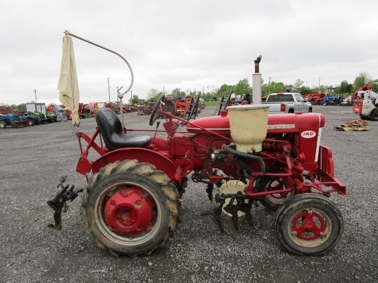 IH 140 W/ Cult & Side Dressor
