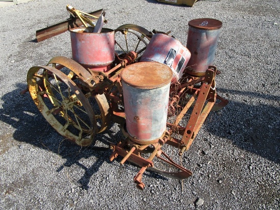 IH 2-Row Planter