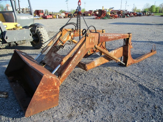 IH 2000 Loader