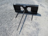 I A Skidsteer Bale Spear