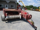 I H 445 Sq Baler