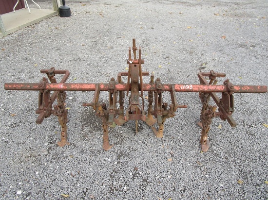 I H 2-Row Cultivator 3pt