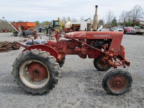 IH 140 Tractor