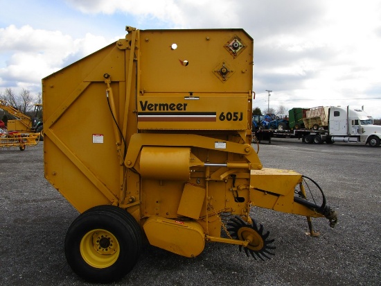 Vermeer 605T Round Baler