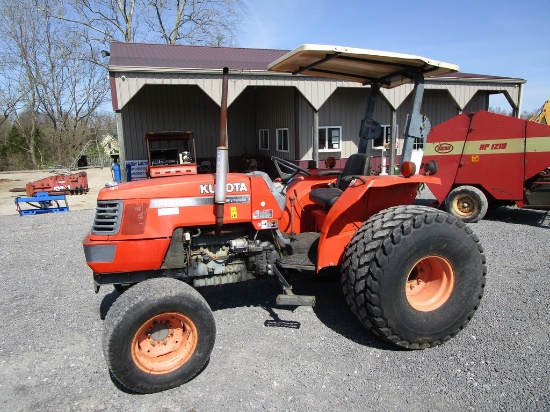 Kubota M4900 Tractor