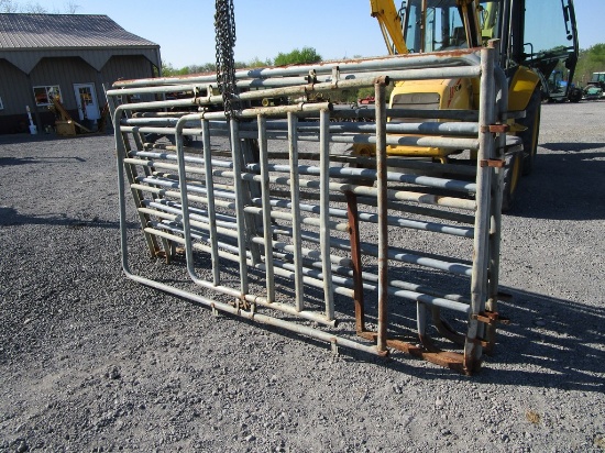 4 Used Corale Panels W/ Walk Through Gate